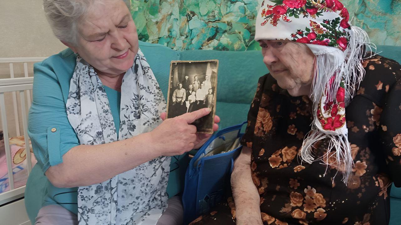 Фото В Новосибирске поздравили с 99-летием жительницу Западного жилмассива 3